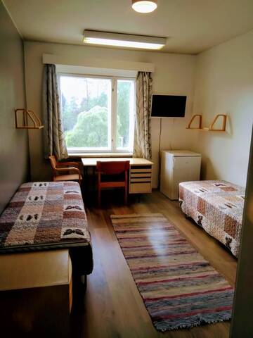 Фото номера Двухместный номер с 2 отдельными кроватями Хостелы Hostel Vanha Koulu г. Monola 3
